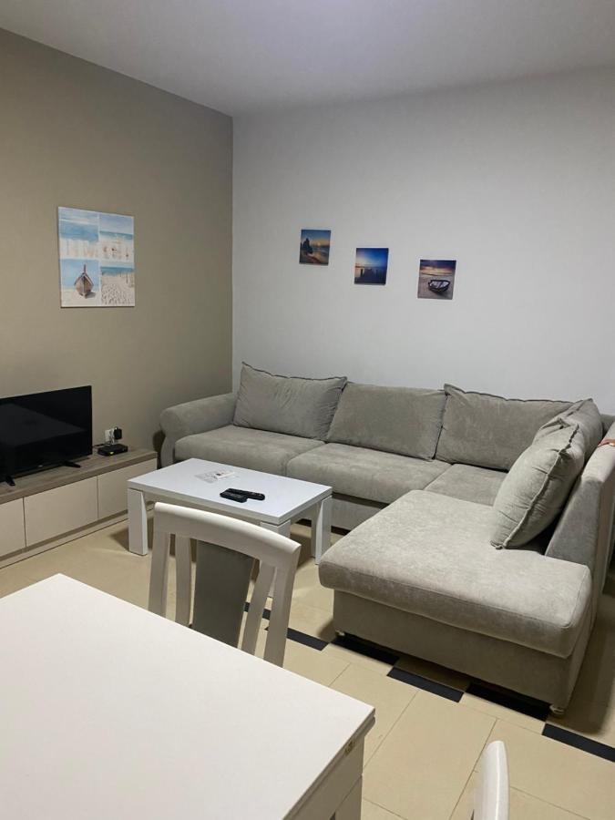 Jasmine Apartments ซารานเดอ ภายนอก รูปภาพ