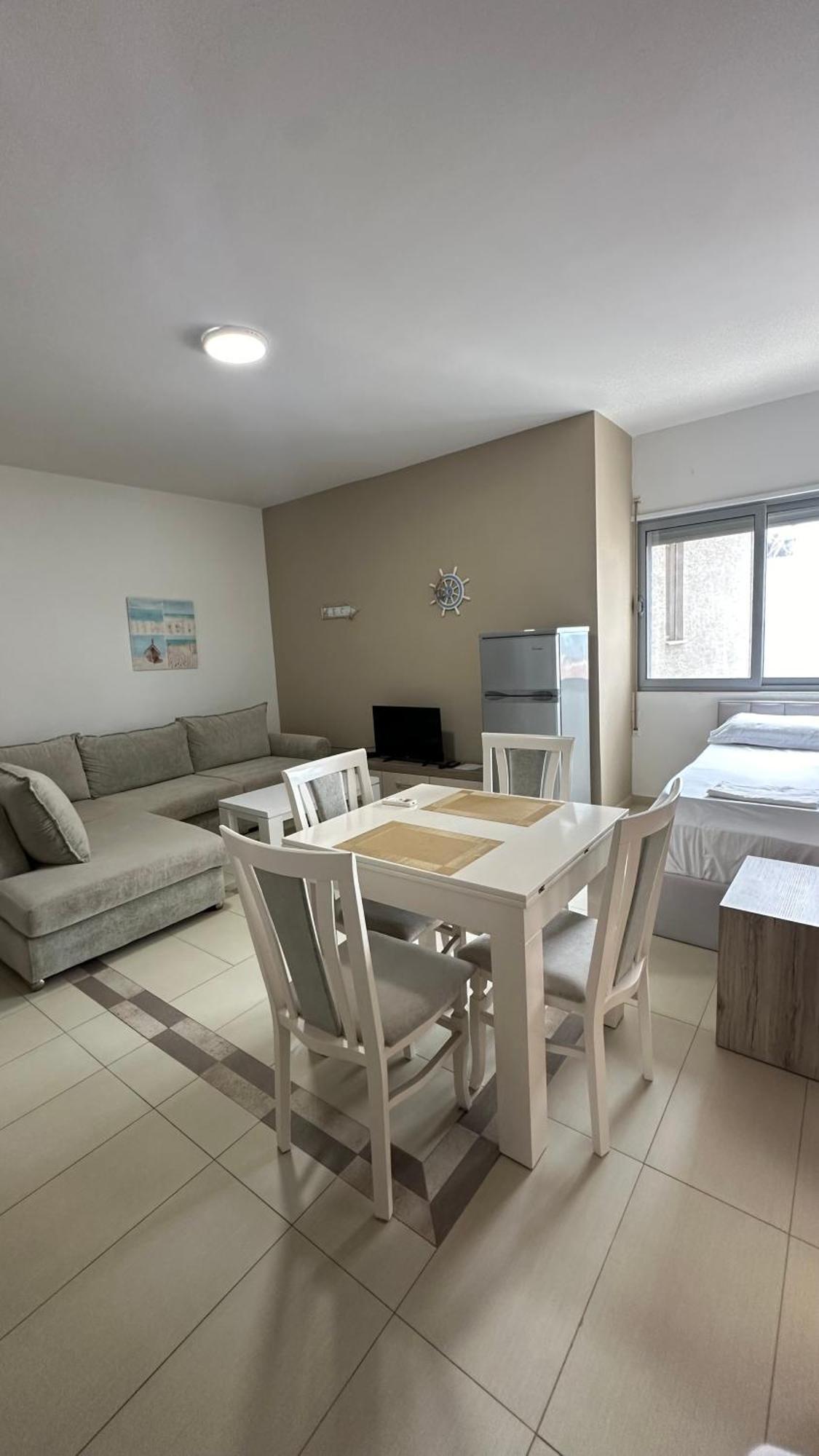 Jasmine Apartments ซารานเดอ ภายนอก รูปภาพ
